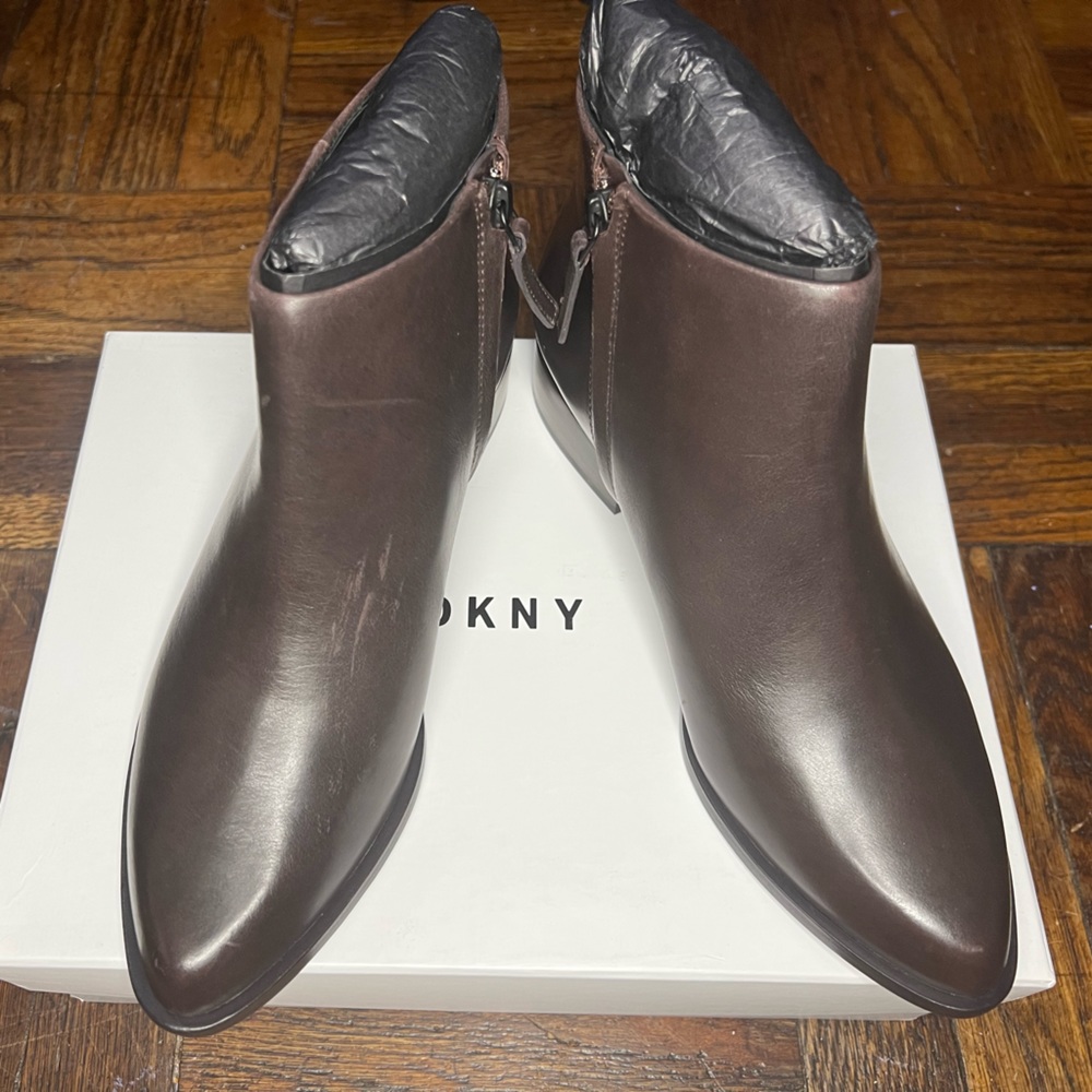 ‼️Brand New, Never Before Worn‼️ DKNY Lara Point Ankle Booties